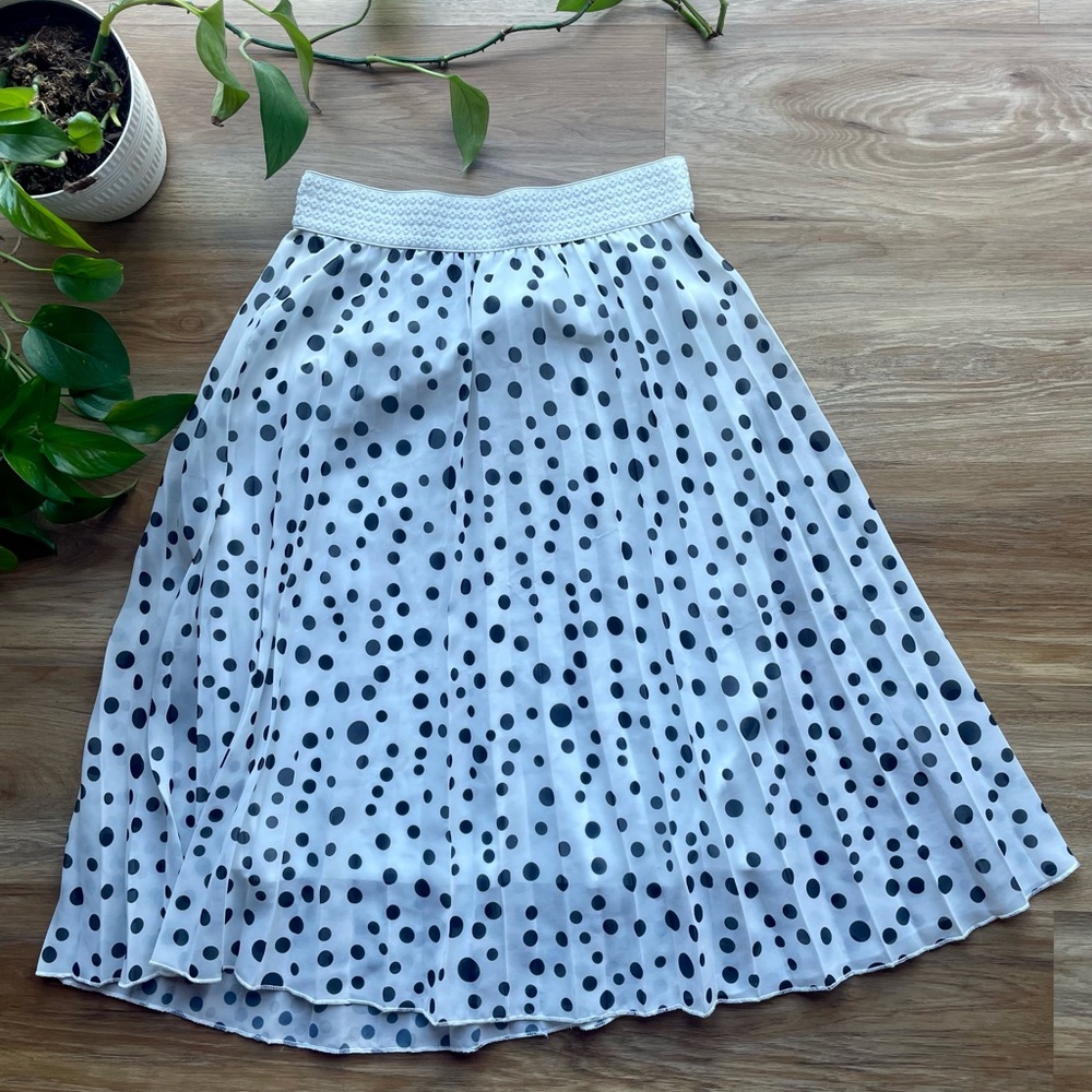 Metro Wear Black and White A-Line Skirt